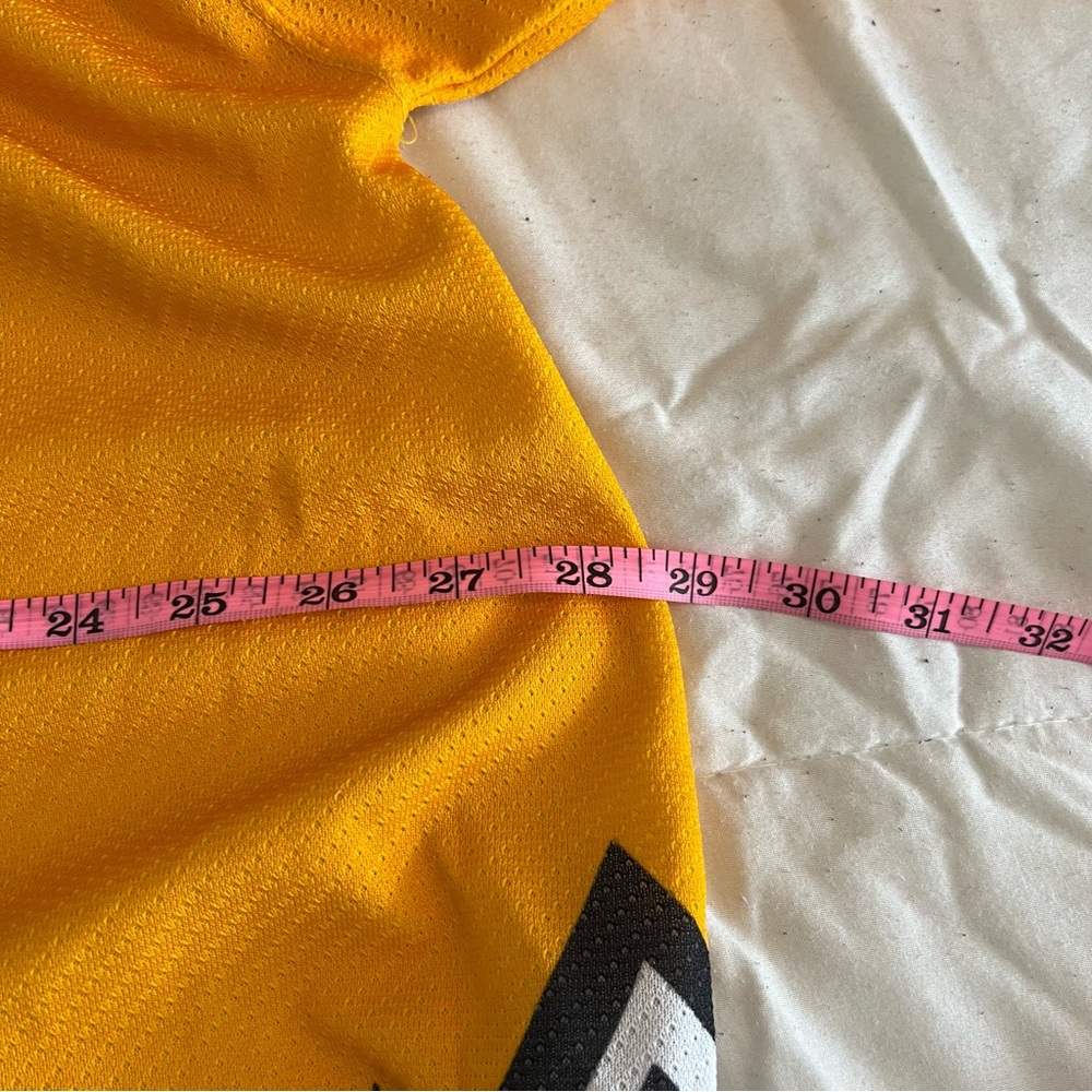 Boston Bruins CCM Pooh Bear NHL Hockey Jersey Vintage Yellow - Picture 13 of 15